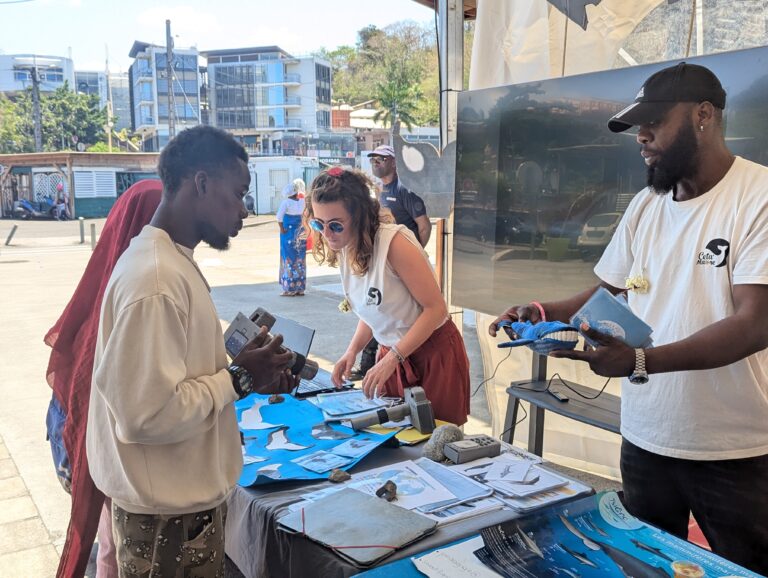 Fête de la science stand à Mamoudzou/ Crédit : David Lorieux