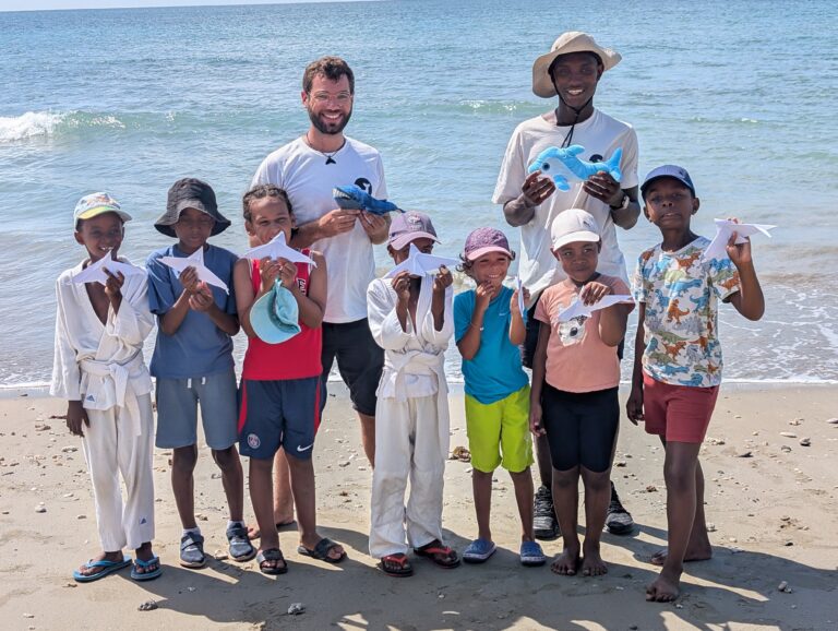 Intervention pédagogique sur la plage pour un club sportif